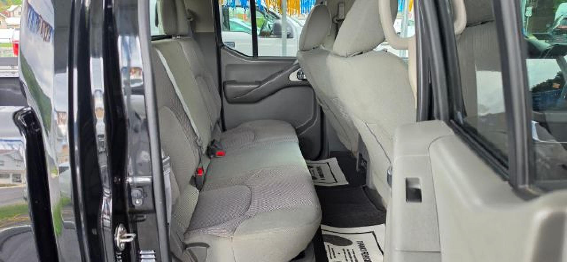 2020 BLACK /Steel Nissan Frontier Crew Cab SV 4x4 (1N6ED0EB5LN) with an 3.8 V6 engine, AT transmission, located at 353 S. Mineral St., Keyser, WV, 26726, (304) 788-7887, 39.436451, -78.981674- Photo#13