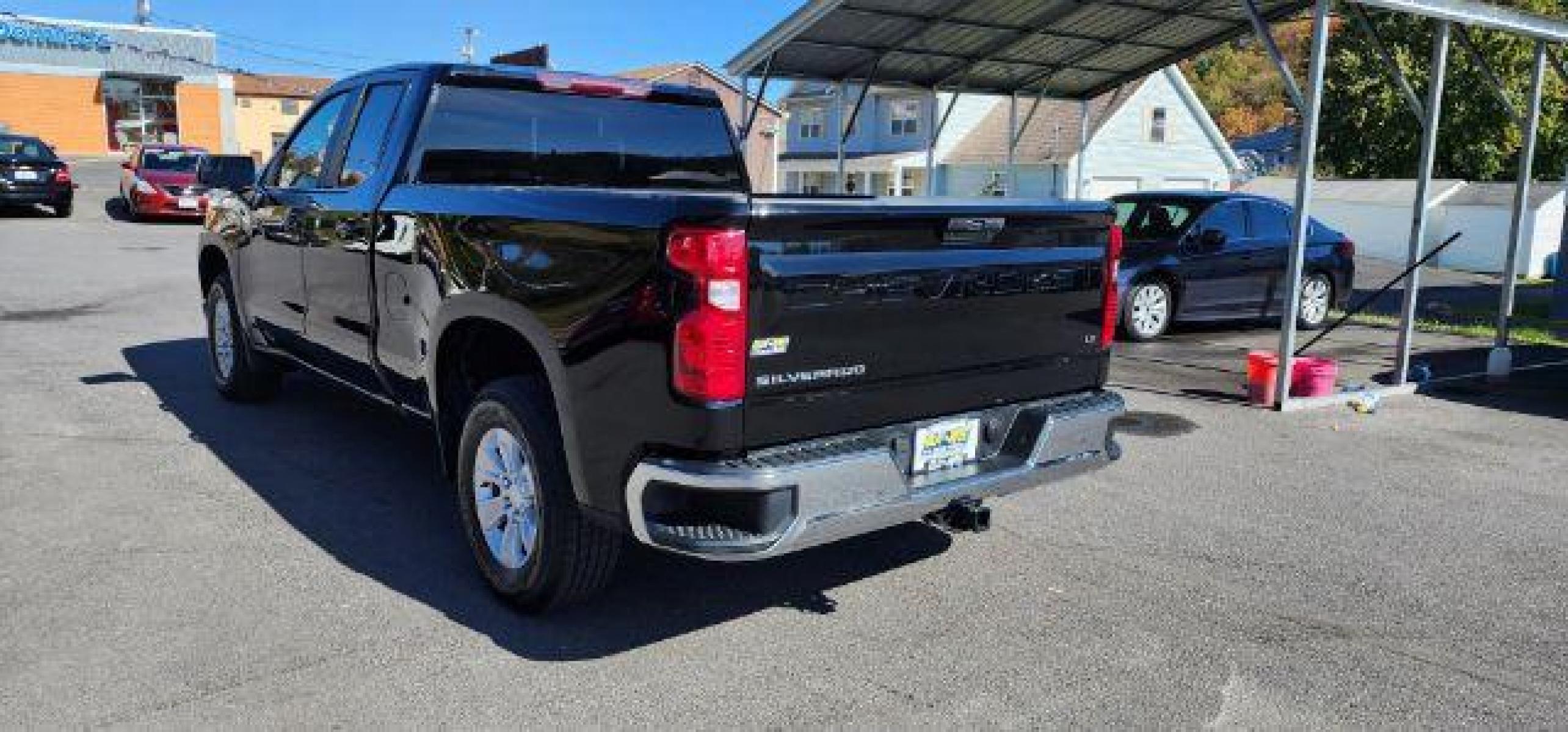 2019 BLACK /Jet Black, cloth Chevrolet Silverado 1500 LT Double Cab 4WD (1GCRYDED8KZ) with an 8 engine, AT transmission, located at 353 S. Mineral St., Keyser, WV, 26726, (304) 788-7887, 39.436451, -78.981674 - Photo #6