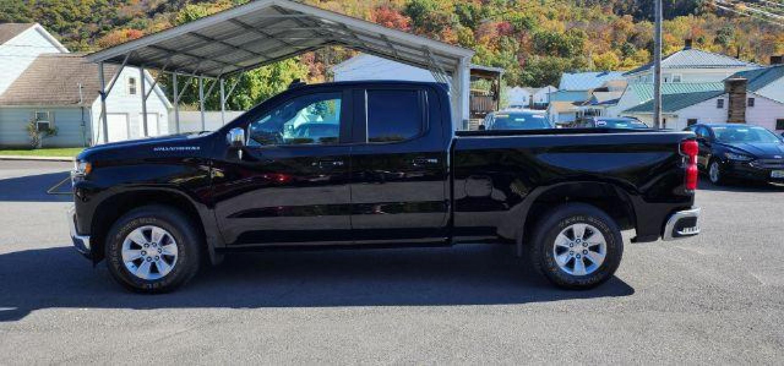 2019 BLACK /Jet Black, cloth Chevrolet Silverado 1500 LT Double Cab 4WD (1GCRYDED8KZ) with an 8 engine, AT transmission, located at 353 S. Mineral St., Keyser, WV, 26726, (304) 788-7887, 39.436451, -78.981674 - Photo #3
