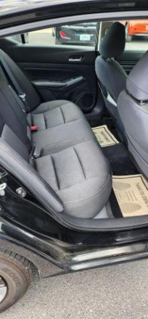 2019 BLACK /Charcoal, cloth Nissan Altima 2.5 S (1N4BL4BV5KC) with an 2.5L L4 engine, CVT transmission, located at 353 S. Mineral St., Keyser, WV, 26726, (304) 788-7887, 39.436451, -78.981674 - FOR A BETTER PRICE CALL PAUL AT 301-268-8150 - Photo#9