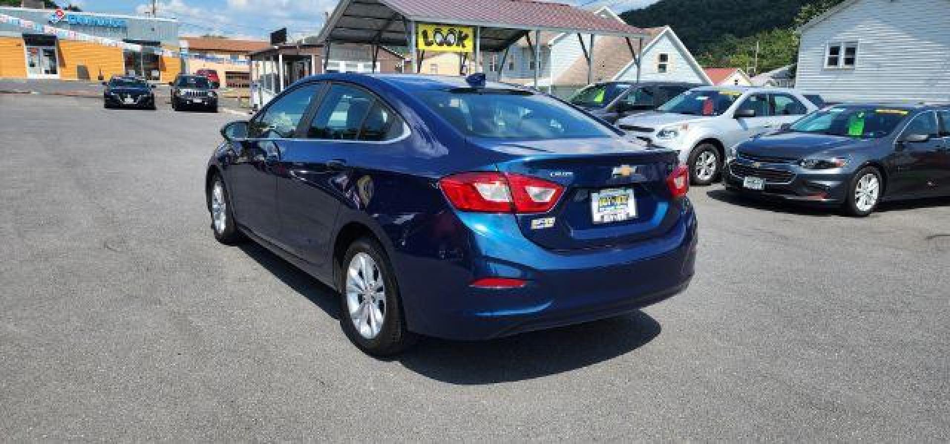 2019 BLUE /Jet Black/Galvanized, cloth Chevrolet Cruze LT Auto (1G1BE5SM6K7) with an 1.4 TRBO engine, AT transmission, located at 353 S. Mineral St., Keyser, WV, 26726, (304) 788-7887, 39.436451, -78.981674 - Photo#11