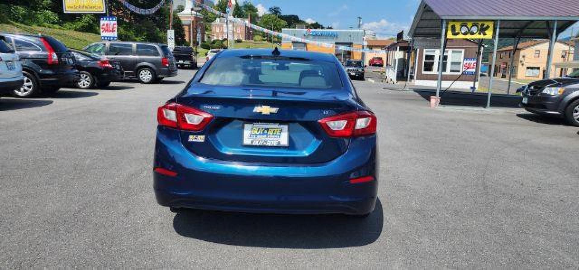 2019 BLUE /Jet Black/Galvanized, cloth Chevrolet Cruze LT Auto (1G1BE5SM6K7) with an 1.4 TRBO engine, AT transmission, located at 353 S. Mineral St., Keyser, WV, 26726, (304) 788-7887, 39.436451, -78.981674 - Photo#12