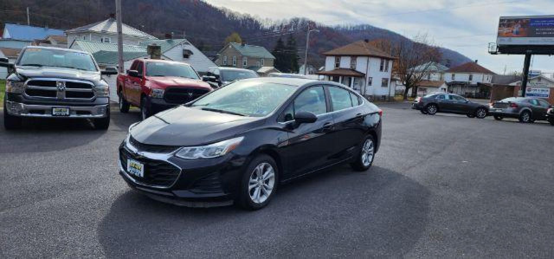 2019 BLACK /Jet Black, cloth Chevrolet Cruze LT Auto (1G1BE5SM4K7) with an 1.4 TRBO engine, AT transmission, located at 353 S. Mineral St., Keyser, WV, 26726, (304) 788-7887, 39.436451, -78.981674 - Photo#0