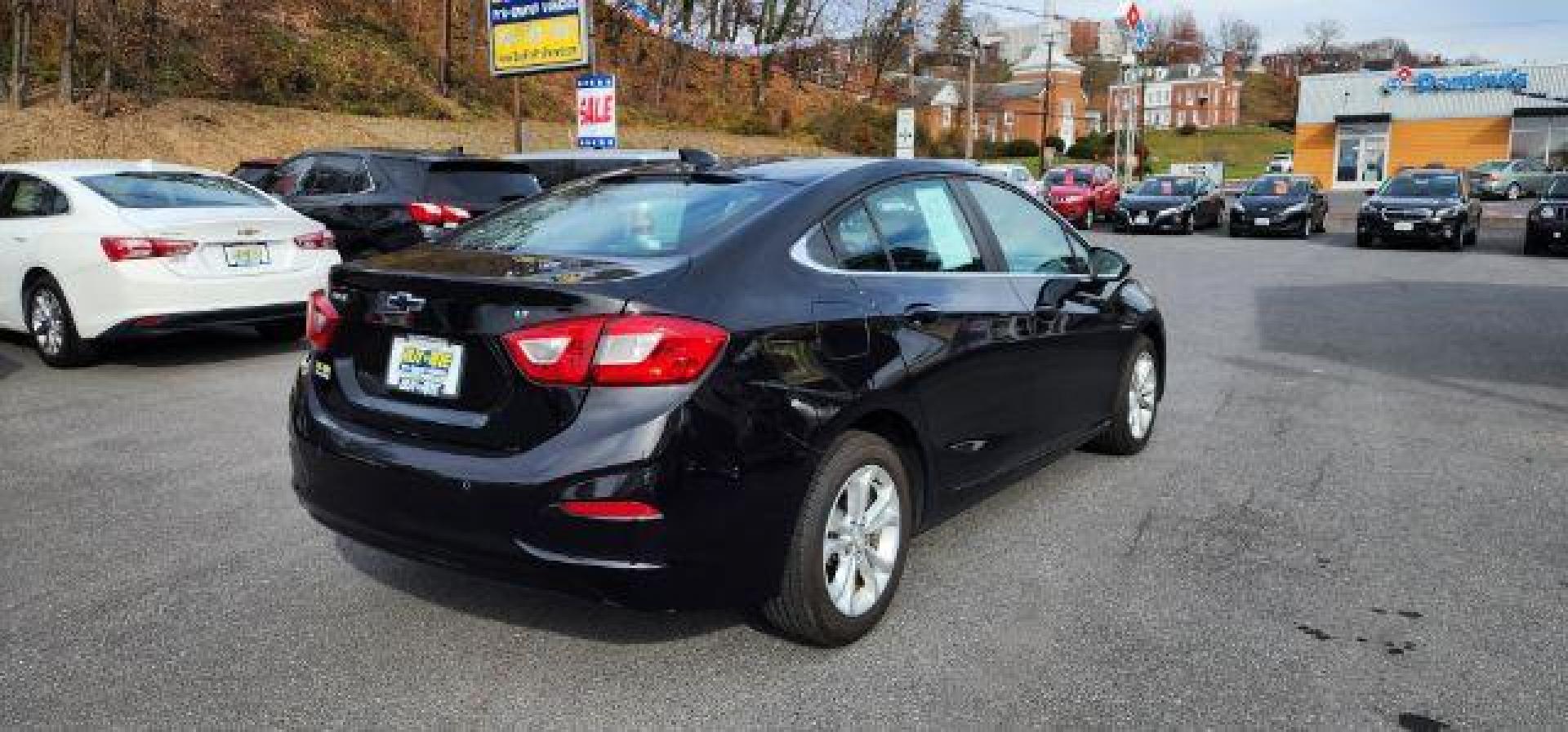 2019 BLACK /Jet Black, cloth Chevrolet Cruze LT Auto (1G1BE5SM4K7) with an 1.4 TRBO engine, AT transmission, located at 353 S. Mineral St., Keyser, WV, 26726, (304) 788-7887, 39.436451, -78.981674 - Photo#10