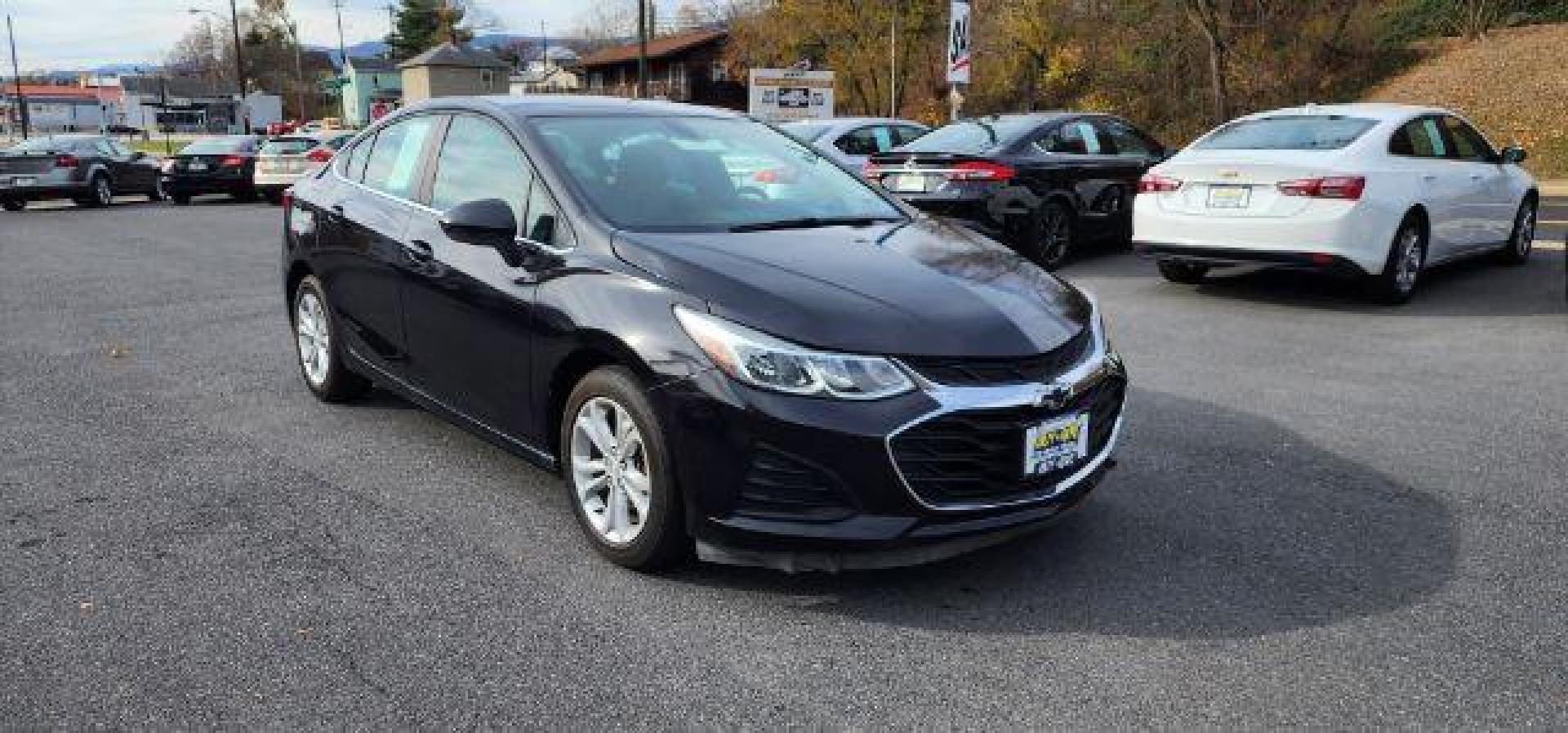 2019 BLACK /Jet Black, cloth Chevrolet Cruze LT Auto (1G1BE5SM4K7) with an 1.4 TRBO engine, AT transmission, located at 353 S. Mineral St., Keyser, WV, 26726, (304) 788-7887, 39.436451, -78.981674 - Photo#14