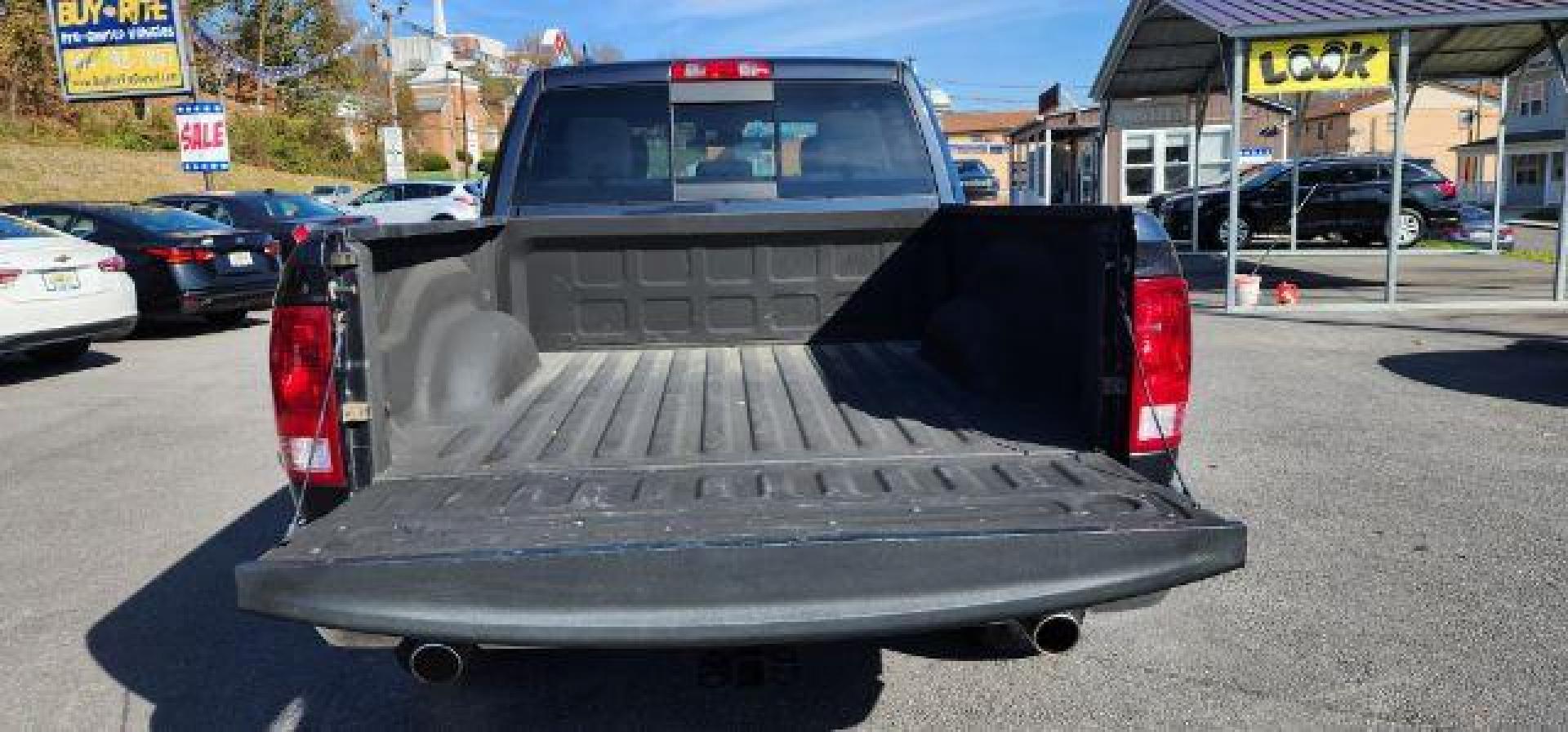 2016 DK GRAY /Black/Diesel Gray, cloth RAM 1500 SLT Crew Cab SWB 4WD (1C6RR7LT8GS) with an 5.7 V8 engine, AT transmission, located at 353 S. Mineral St., Keyser, WV, 26726, (304) 788-7887, 39.436451, -78.981674 - Photo#10