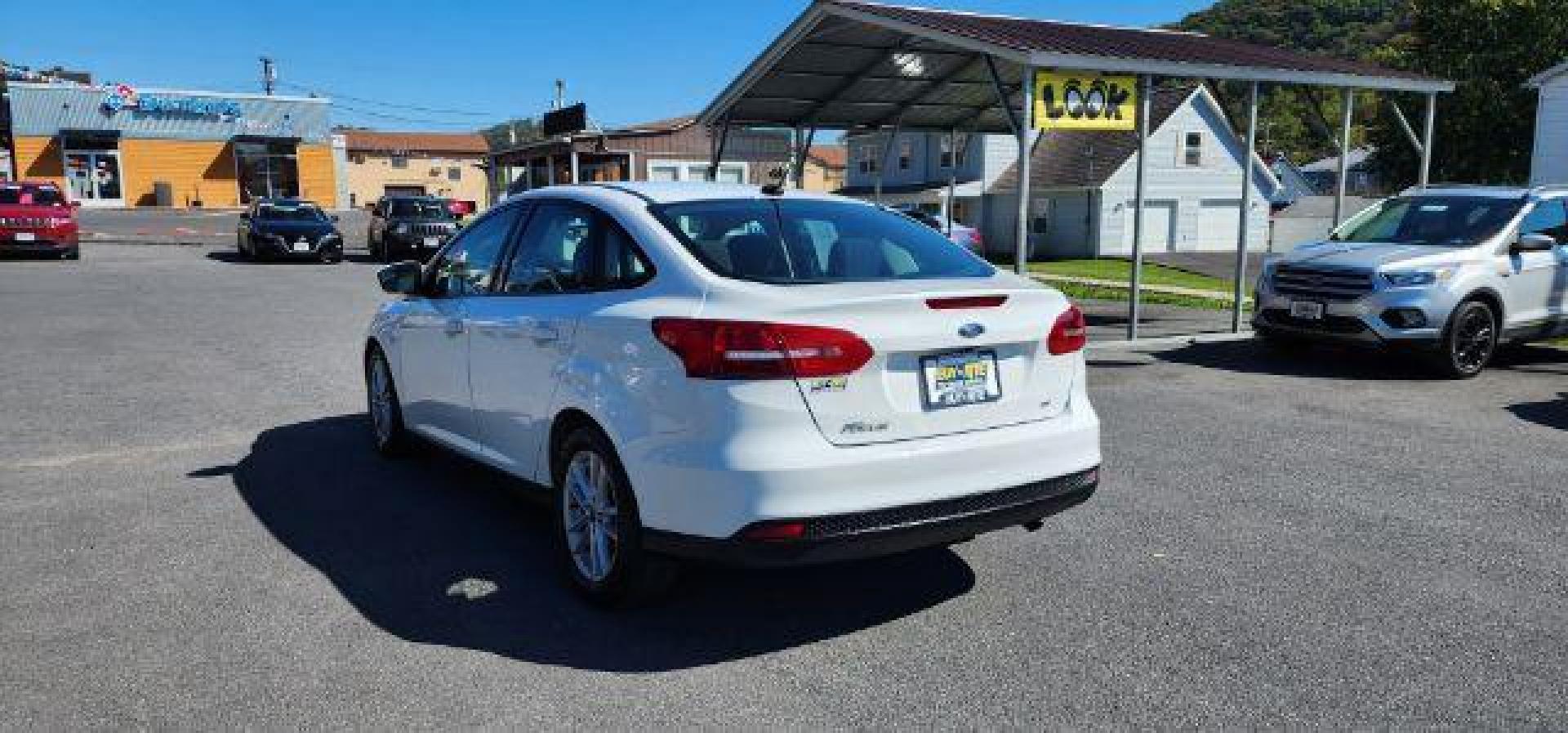 2018 WHITE /Charcoal Black Insert w/Warm Steel Surround, cloth Ford Focus SE Sedan (1FADP3F24JL) with an 2.0L L4 engine, AT transmission, located at 353 S. Mineral St., Keyser, WV, 26726, (304) 788-7887, 39.436451, -78.981674 - Photo#10