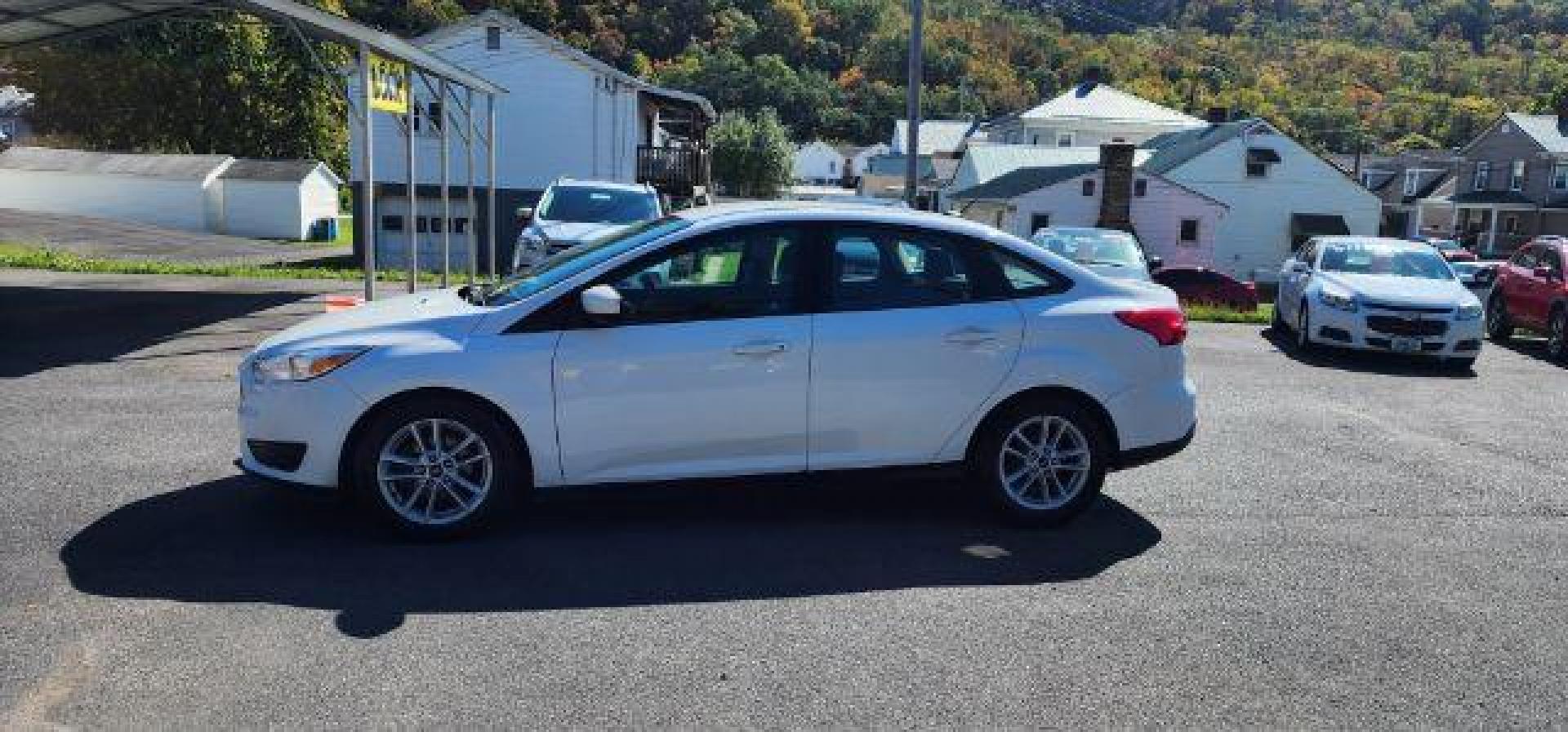 2018 WHITE /Charcoal Black Insert w/Warm Steel Surround, cloth Ford Focus SE Sedan (1FADP3F24JL) with an 2.0L L4 engine, AT transmission, located at 353 S. Mineral St., Keyser, WV, 26726, (304) 788-7887, 39.436451, -78.981674 - Photo#3