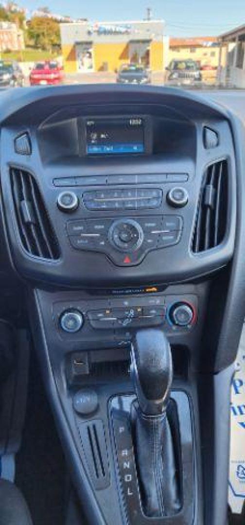 2018 WHITE /Charcoal Black Insert w/Warm Steel Surround, cloth Ford Focus SE Sedan (1FADP3F24JL) with an 2.0L L4 engine, AT transmission, located at 353 S. Mineral St., Keyser, WV, 26726, (304) 788-7887, 39.436451, -78.981674 - Photo#6