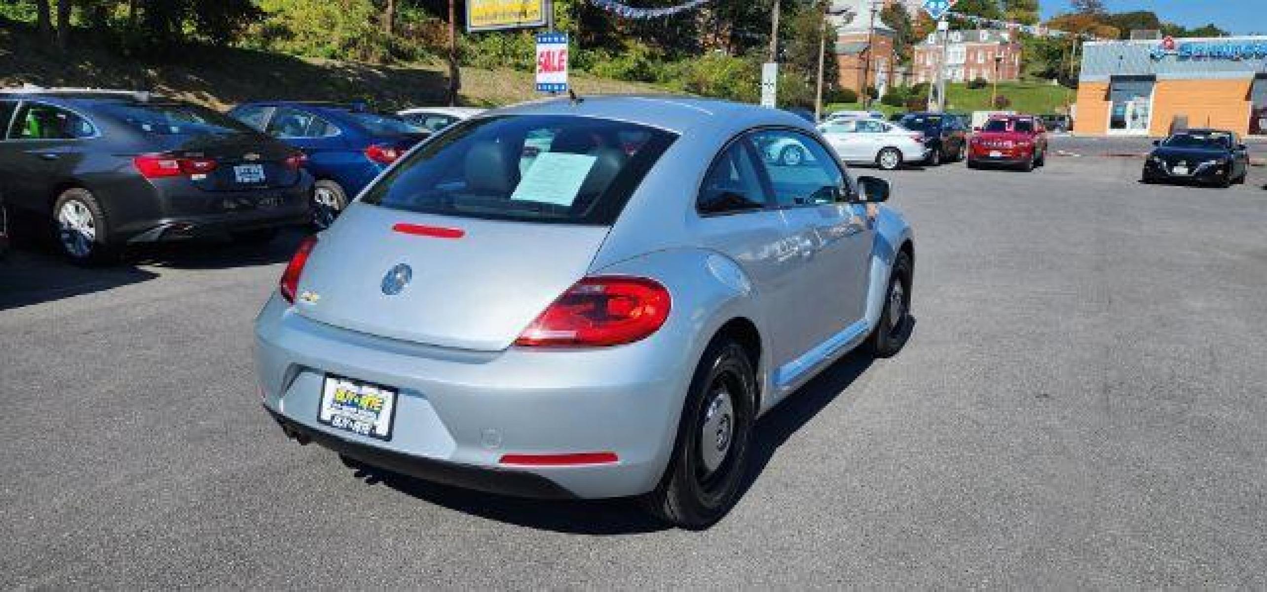 2012 SILVER /Leather Black Volkswagen Beetle Base (3VWHP7AT6CM) with an 2.5 L4 engine, 5SP transmission, located at 353 S. Mineral St., Keyser, WV, 26726, (304) 788-7887, 39.436451, -78.981674 - FOR A BETTER PRICE CALL PAUL AT 301-268-8150 - Photo #8