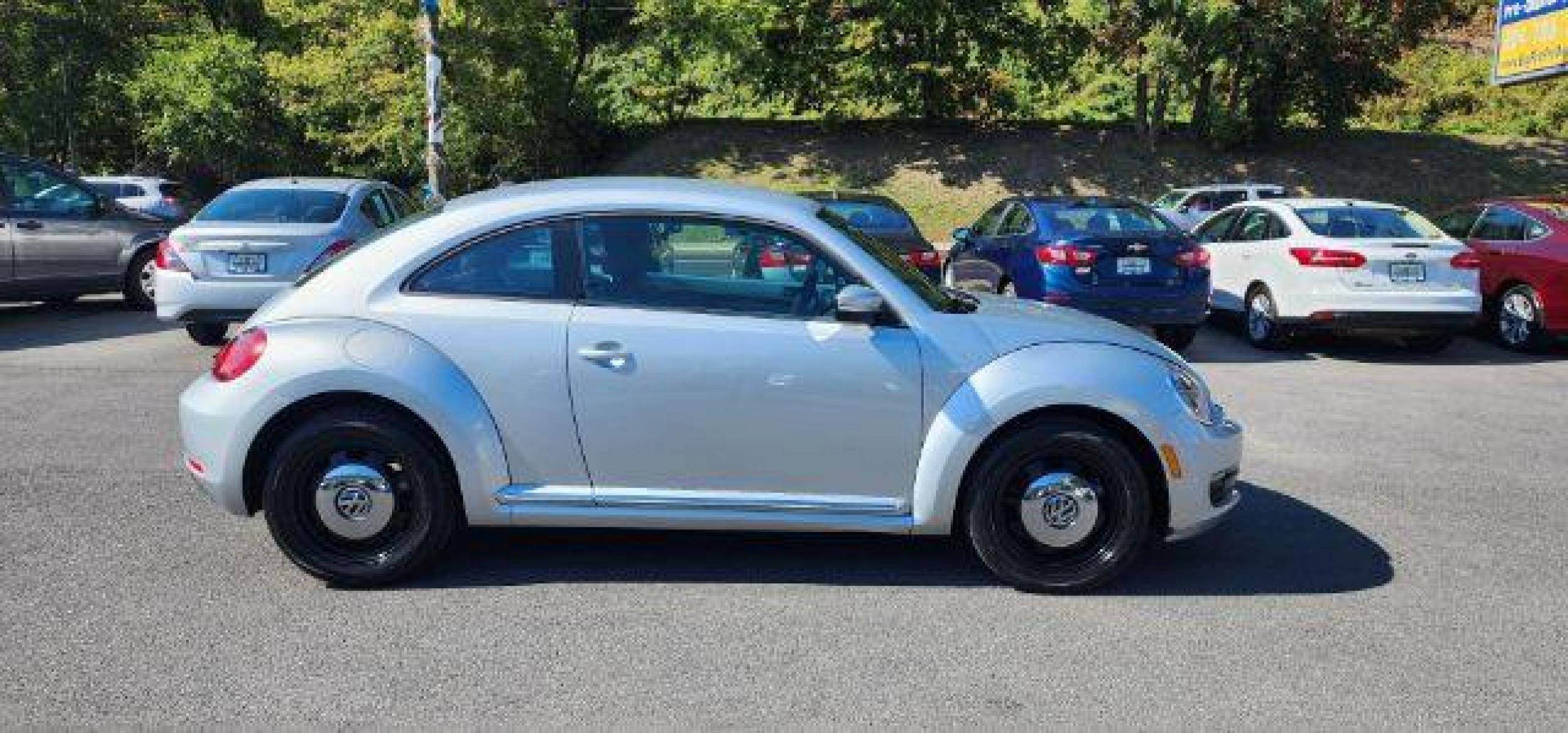 2012 SILVER /Leather Black Volkswagen Beetle Base (3VWHP7AT6CM) with an 2.5 L4 engine, 5SP transmission, located at 353 S. Mineral St., Keyser, WV, 26726, (304) 788-7887, 39.436451, -78.981674 - Photo #9