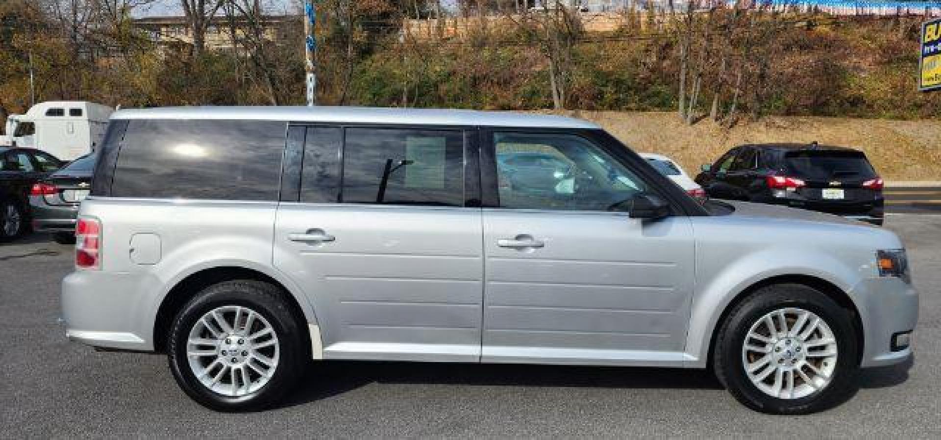 2014 SILVER /Charcoal Black Ford Flex SEL AWD (2FMHK6C84EB) with an 3.5L V6 engine, AT transmission, located at 353 S. Mineral St., Keyser, WV, 26726, (304) 788-7887, 39.436451, -78.981674 - FOR A BETTER PRICE CALL PAUL AT 301-268-8150 - Photo#12