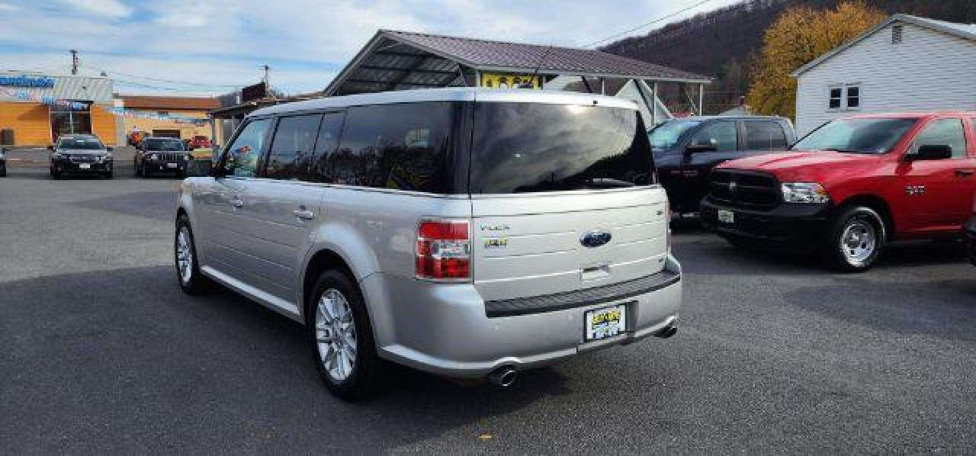 2014 SILVER /Charcoal Black Ford Flex SEL AWD (2FMHK6C84EB) with an 3.5L V6 engine, AT transmission, located at 353 S. Mineral St., Keyser, WV, 26726, (304) 788-7887, 39.436451, -78.981674 - Photo#7