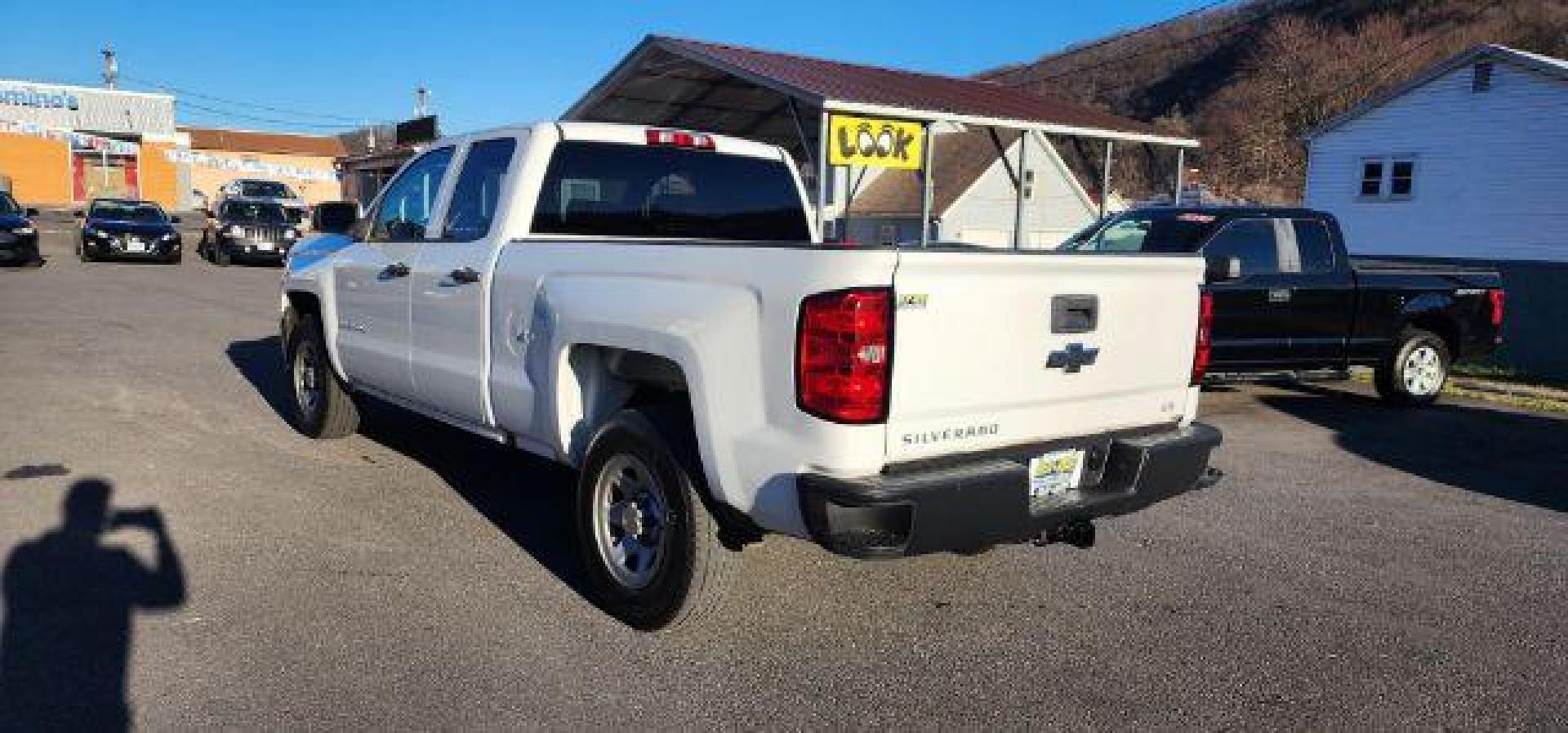 2019 WHITE /Jet Black, cloth Chevrolet Silverado 1500 Work Truck Double Cab 2WD (2GCRCNEC5K1) with an 5.3L V8 engine, AT transmission, located at 353 S. Mineral St., Keyser, WV, 26726, (304) 788-7887, 39.436451, -78.981674 - Photo#9