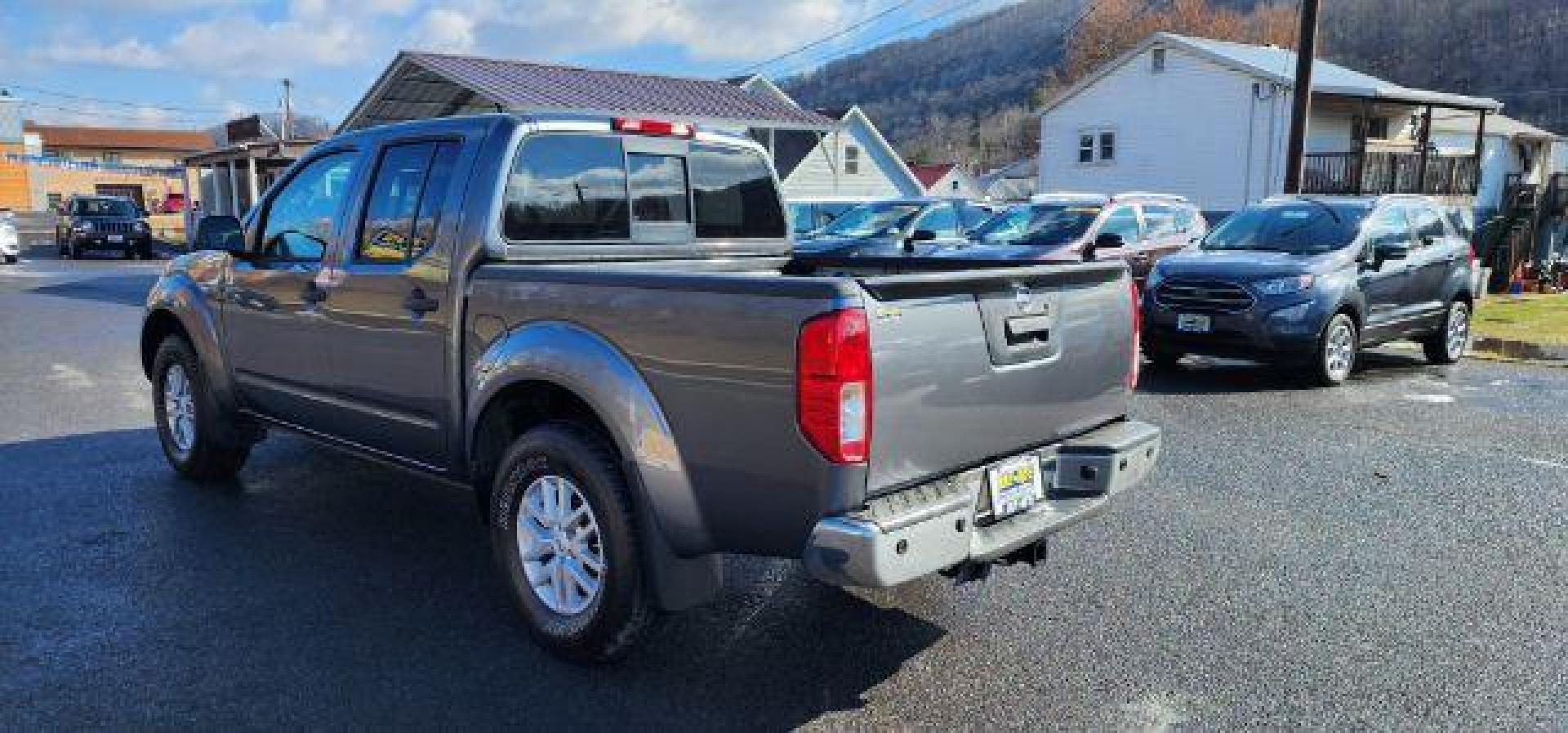 2016 GRAY /Cloth Nissan Frontier SV Crew Cab 4x4 (1N6AD0EV6GN) with an 4.0L V6 engine, AT transmission, located at 353 S. Mineral St., Keyser, WV, 26726, (304) 788-7887, 39.436451, -78.981674 - Photo#9