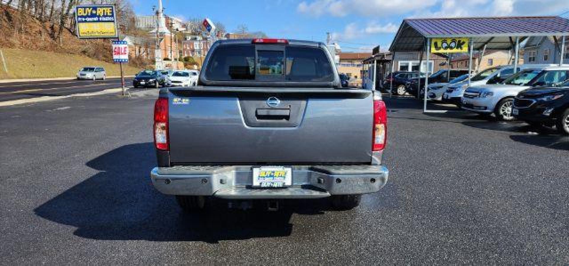 2016 GRAY /Cloth Nissan Frontier SV Crew Cab 4x4 (1N6AD0EV6GN) with an 4.0L V6 engine, AT transmission, located at 353 S. Mineral St., Keyser, WV, 26726, (304) 788-7887, 39.436451, -78.981674 - Photo#10