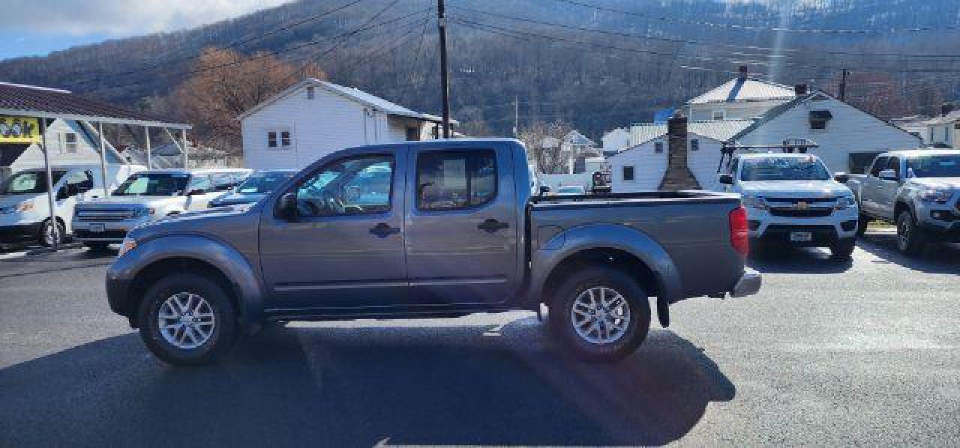 2016 GRAY /Cloth Nissan Frontier SV Crew Cab 4x4 (1N6AD0EV6GN) with an 4.0L V6 engine, AT transmission, located at 353 S. Mineral St., Keyser, WV, 26726, (304) 788-7887, 39.436451, -78.981674 - Photo#3