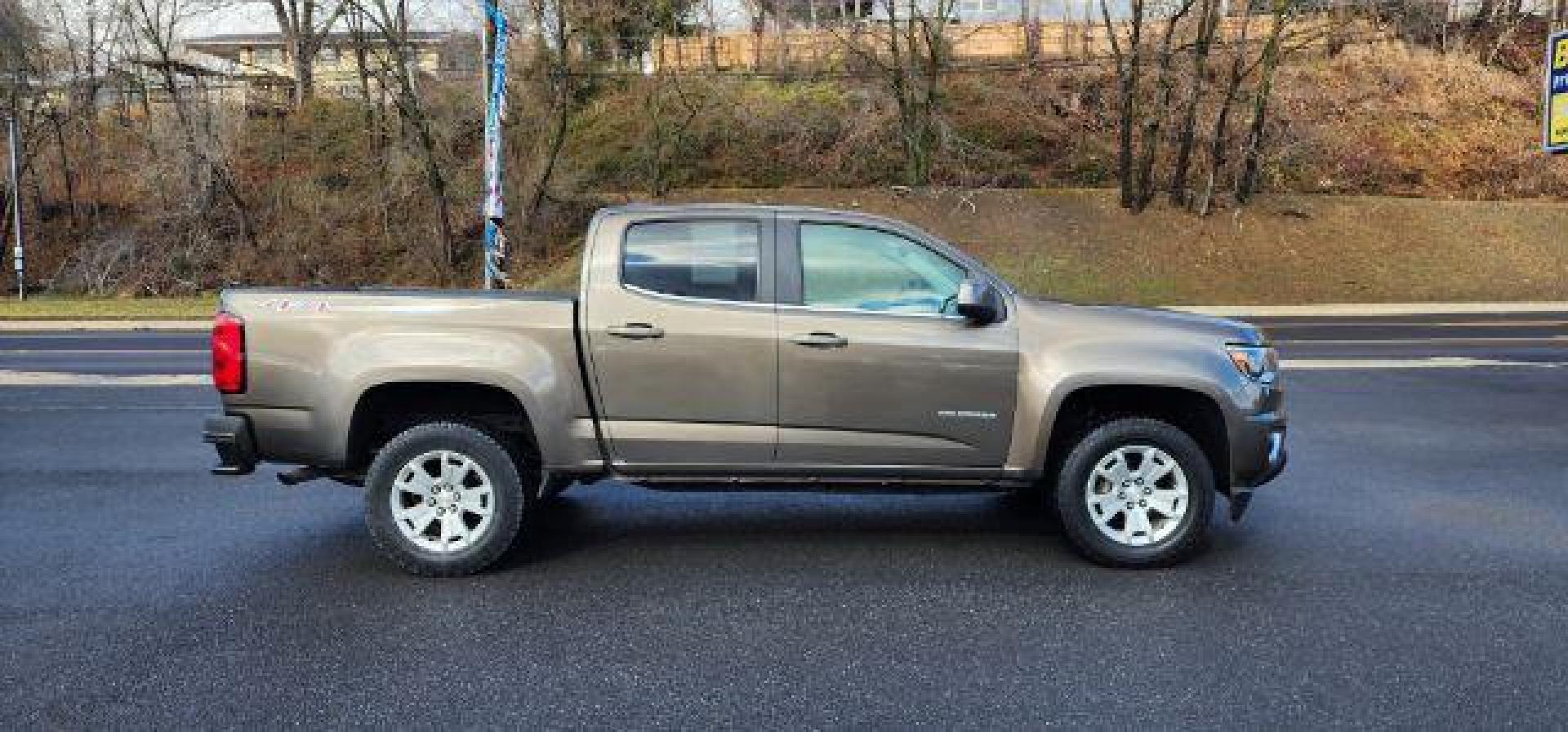 2015 BROWN /Jet Black Chevrolet Colorado LT Crew Cab 4WD Short Box (1GCGTBE37F1) with an 3.6L V6 engine, AT transmission, located at 353 S. Mineral St., Keyser, WV, 26726, (304) 788-7887, 39.436451, -78.981674 - Photo#10