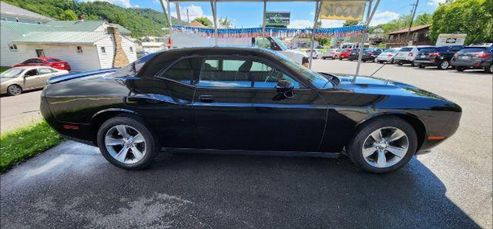 2018 BLACK /Black, cloth Dodge Challenger SXT (2C3CDZAG1JH) with an 3.6L V6 engine, AT transmission, located at 353 S. Mineral St., Keyser, WV, 26726, (304) 788-7887, 39.436451, -78.981674 - Photo#13