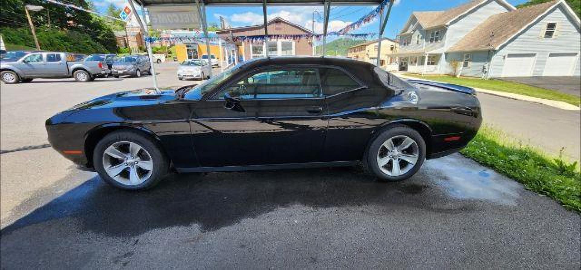 2018 BLACK /Black, cloth Dodge Challenger SXT (2C3CDZAG1JH) with an 3.6L V6 engine, AT transmission, located at 353 S. Mineral St., Keyser, WV, 26726, (304) 788-7887, 39.436451, -78.981674 - Photo#3