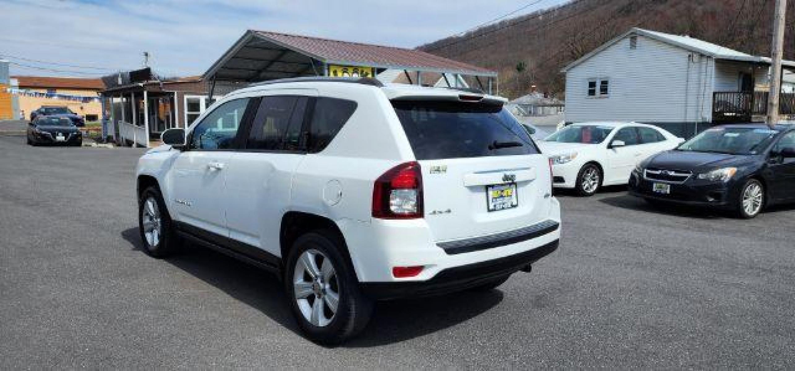 2016 WHITE /Dark Slate Gray/Light Pebble Beige, vinyl/cloth Jeep Compass Latitude 4WD (1C4NJDEB8GD) with an 2.4L L4 engine, AT transmission, located at 353 S. Mineral St., Keyser, WV, 26726, (304) 788-7887, 39.436451, -78.981674 - FOR A BETTER PRICE CALL PAUL AT 301-268-8150 - Photo #9