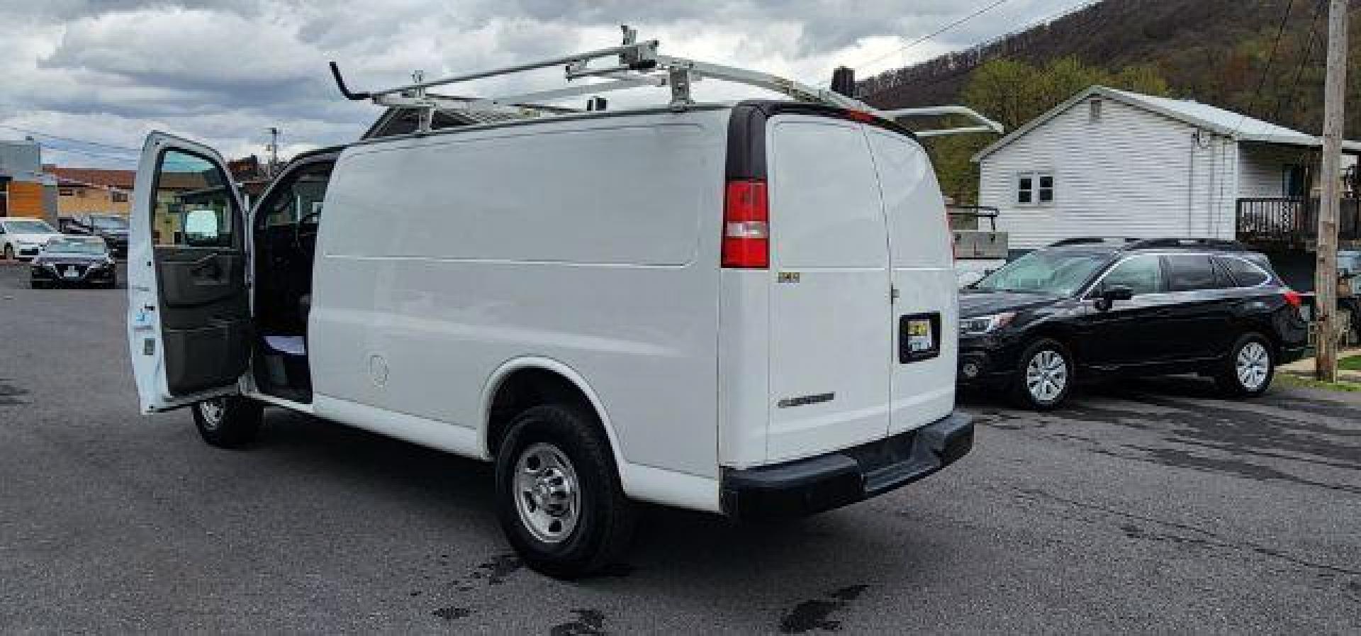 2017 WHITE /Medium Pewter, vinyl Chevrolet Express 2500 Cargo (1GCWGAFF5H1) with an 4.8L V8 engine, AT transmission, located at 353 S. Mineral St., Keyser, WV, 26726, (304) 788-7887, 39.436451, -78.981674 - Photo#8