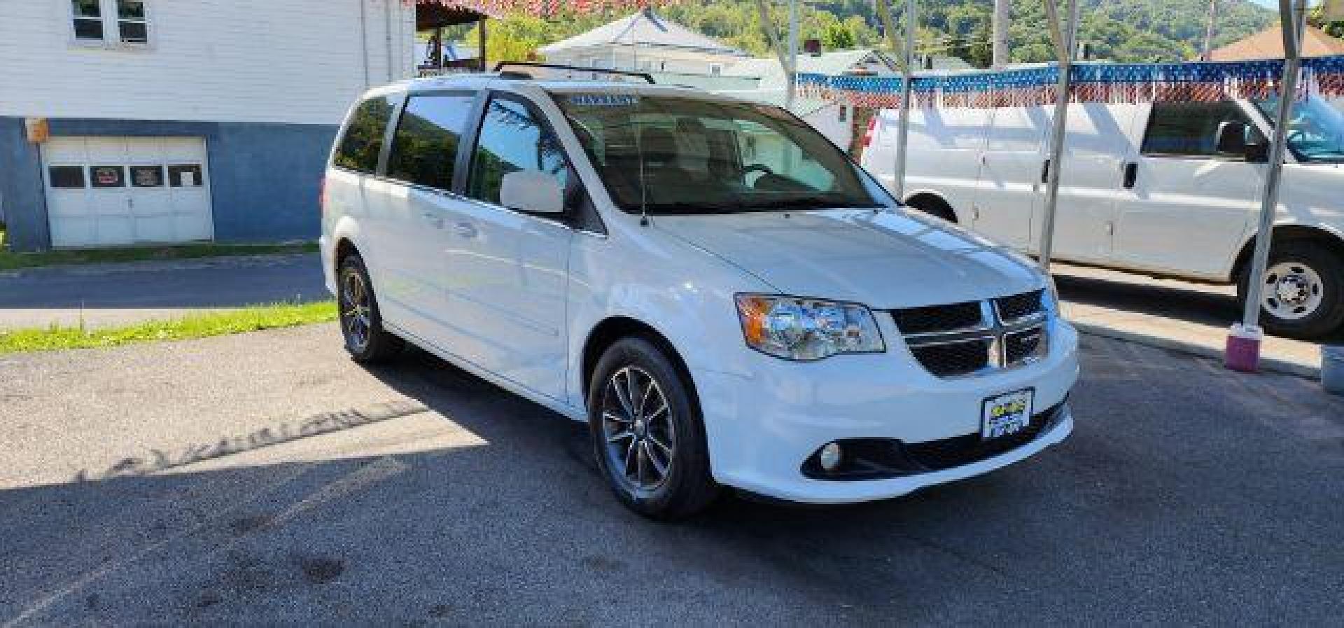 2017 WHITE /Black, leather/suede Dodge Grand Caravan SXT (2C4RDGCG8HR) with an 3.6L V6 engine, AT transmission, located at 353 S. Mineral St., Keyser, WV, 26726, (304) 788-7887, 39.436451, -78.981674 - FOR A BETTER PRICE CALL PAUL AT 301-268-8150 - Photo#0