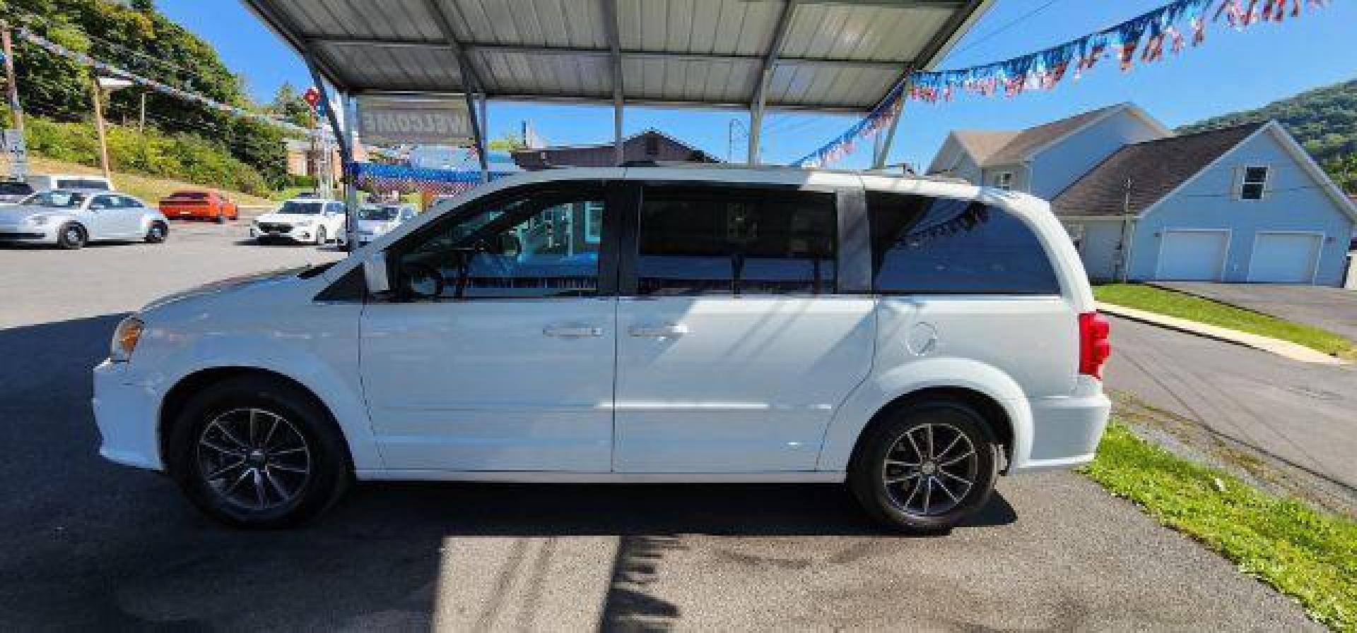 2017 WHITE /Black, leather/suede Dodge Grand Caravan SXT (2C4RDGCG8HR) with an 3.6L V6 engine, AT transmission, located at 353 S. Mineral St., Keyser, WV, 26726, (304) 788-7887, 39.436451, -78.981674 - FOR A BETTER PRICE CALL PAUL AT 301-268-8150 - Photo#3