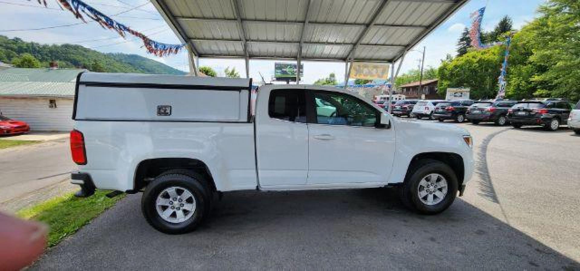 2017 WHITE /Jet Black/Dark Ash, cloth Chevrolet Colorado Work Truck Ext. Cab 4WD (1GCHTBEA1H1) with an 2.5 L4 engine, AT transmission, located at 353 S. Mineral St., Keyser, WV, 26726, (304) 788-7887, 39.436451, -78.981674 - FOR A BETTER PRICE CALL PAUL AT 301-268-8150 - Photo#9