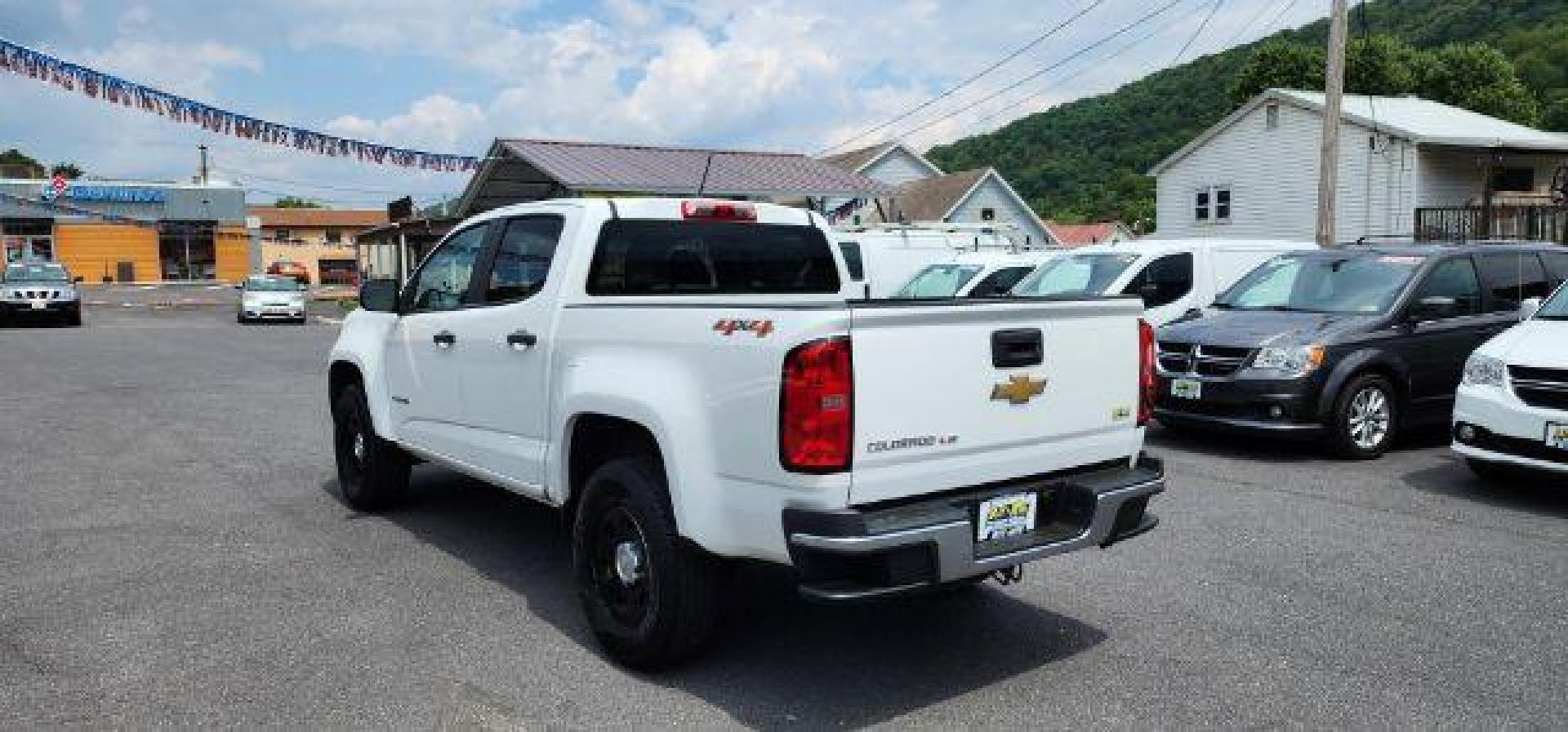 2017 WHITE /Jet Black/Dark Ash, cloth Chevrolet Colorado Work Truck Crew Cab 4WD Short Box (1GCGTBEN0H1) with an 3.6L V6 engine, AT transmission, located at 353 S. Mineral St., Keyser, WV, 26726, (304) 788-7887, 39.436451, -78.981674 - Photo#8