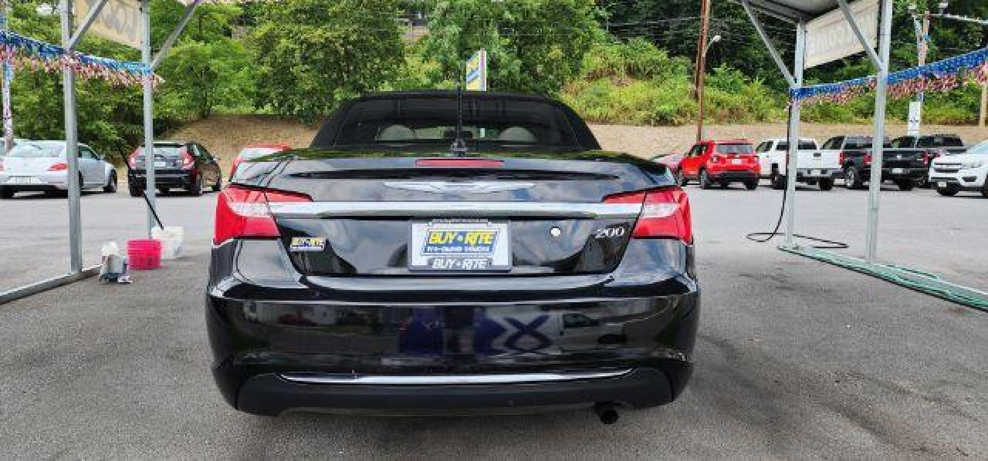 2011 BLACK /Black Cloth Interior Chrysler 200 Touring Convertible (1C3BC2EB0BN) with an 2.4L L4 engine, AT transmission, located at 353 S. Mineral St., Keyser, WV, 26726, (304) 788-7887, 39.436451, -78.981674 - Photo#9