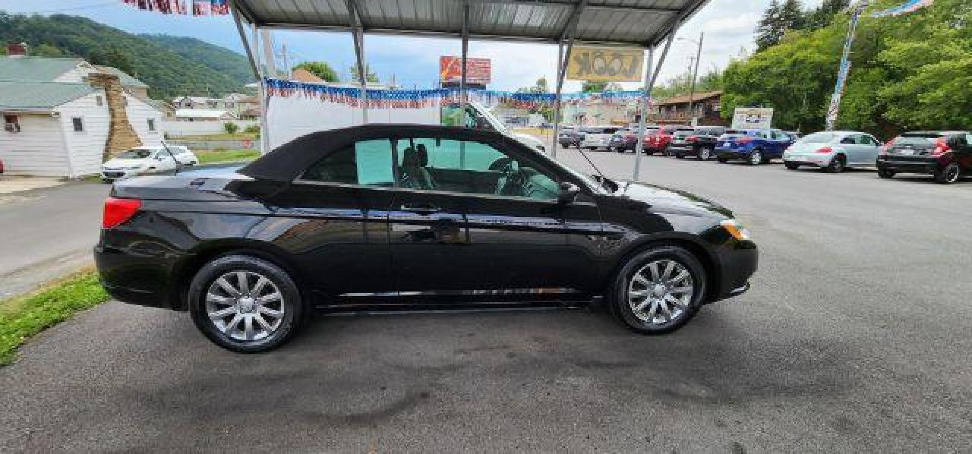 2011 BLACK /Black Cloth Interior Chrysler 200 Touring Convertible (1C3BC2EB0BN) with an 2.4L L4 engine, AT transmission, located at 353 S. Mineral St., Keyser, WV, 26726, (304) 788-7887, 39.436451, -78.981674 - Photo#13