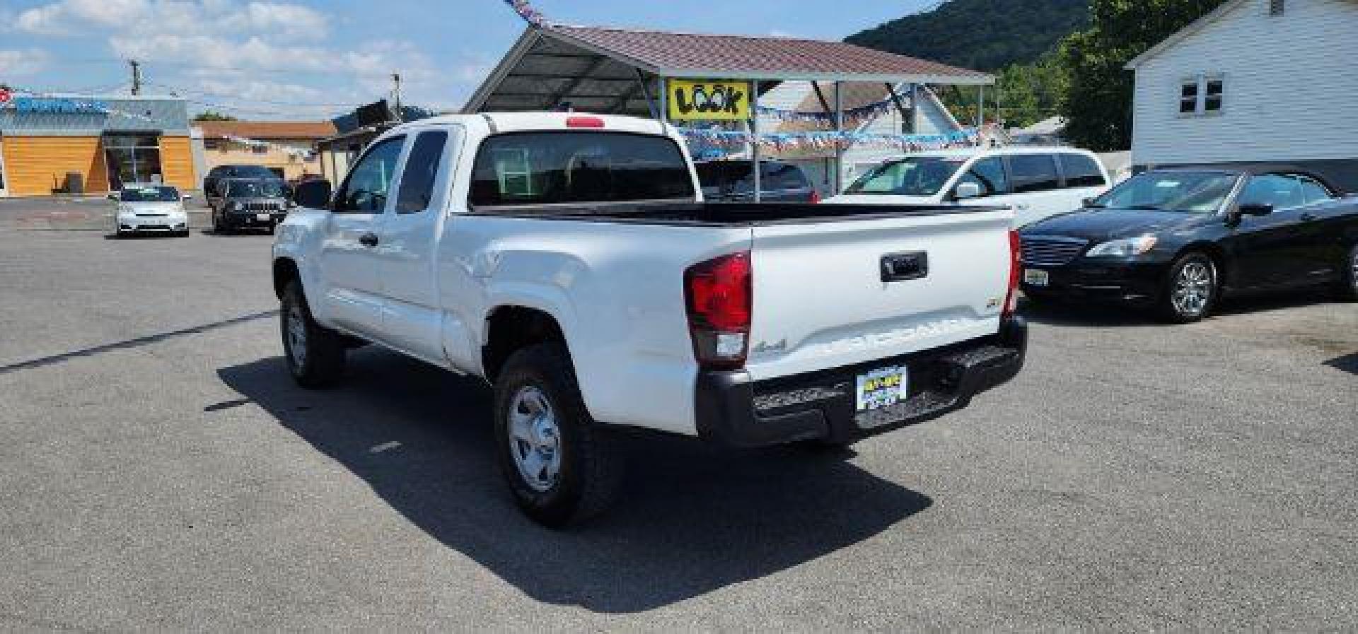 2021 WHITE /Cement Gray, cloth Toyota Tacoma SR Access Cab 4x4 (3TYSX5EN9MT) with an 2.7 L4 engine, AT transmission, located at 353 S. Mineral St., Keyser, WV, 26726, (304) 788-7887, 39.436451, -78.981674 - FOR A BETTER PRICE CALL PAUL AT 301-268-8150 - Photo#8