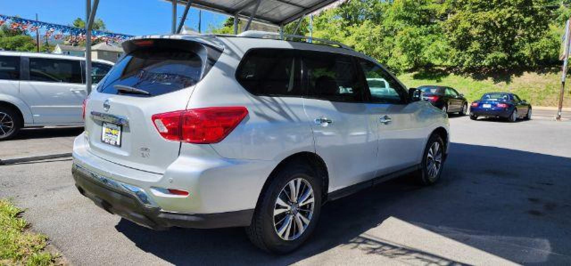 2019 SILVER /Charcoal, cloth Nissan Pathfinder SV 4WD (5N1DR2MM5KC) with an 3.5L V6 engine, CVT transmission, located at 353 S. Mineral St., Keyser, WV, 26726, (304) 788-7887, 39.436451, -78.981674 - FOR A BETTER PRICE CALL PAUL AT 301-268-8150 - Photo#13