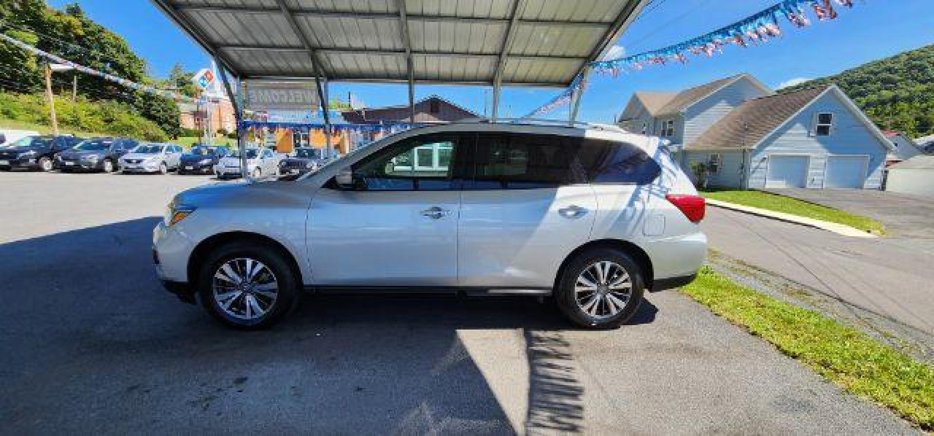 2019 SILVER /Charcoal, cloth Nissan Pathfinder SV 4WD (5N1DR2MM5KC) with an 3.5L V6 engine, CVT transmission, located at 353 S. Mineral St., Keyser, WV, 26726, (304) 788-7887, 39.436451, -78.981674 - FOR A BETTER PRICE CALL PAUL AT 301-268-8150 - Photo#3