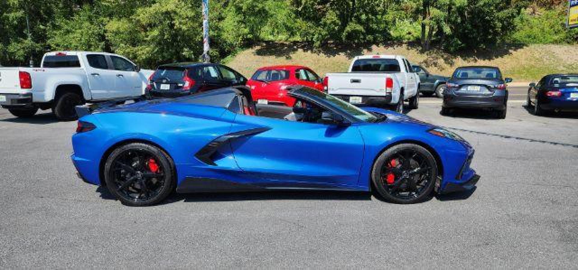 2021 BLUE /Adrenaline Red/Jet Black, premium leather/sueded m Chevrolet Corvette 3LT Convertible (1G1YC3D42M5) with an 6.2L V8 engine, AT transmission, located at 353 S. Mineral St., Keyser, WV, 26726, (304) 788-7887, 39.436451, -78.981674 - Photo#2