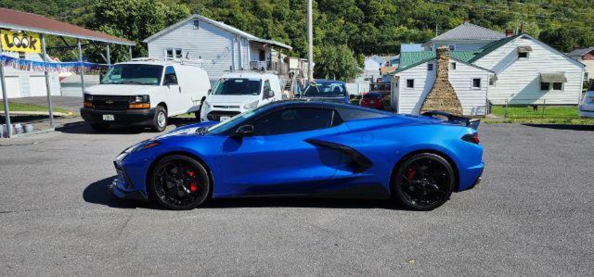 2021 BLUE /Adrenaline Red/Jet Black, premium leather/sueded m Chevrolet Corvette 3LT Convertible (1G1YC3D42M5) with an 6.2L V8 engine, AT transmission, located at 353 S. Mineral St., Keyser, WV, 26726, (304) 788-7887, 39.436451, -78.981674 - Photo#4