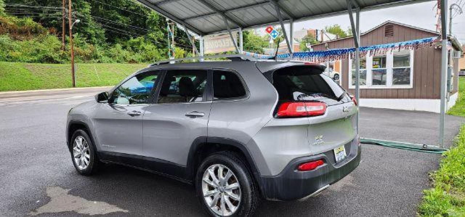 2017 Silver /Black, leather Jeep Cherokee Limited 4WD (1C4PJMDB7HW) with an 2.4l L4 engine, AT transmission, located at 353 S. Mineral St., Keyser, WV, 26726, (304) 788-7887, 39.436451, -78.981674 - Photo#10