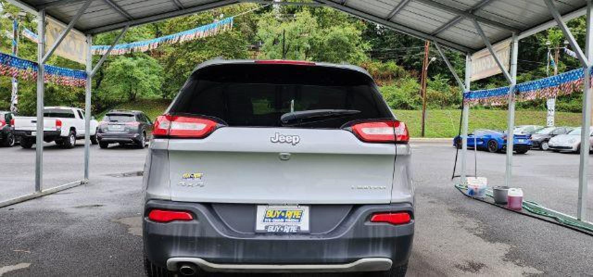 2017 Silver /Black, leather Jeep Cherokee Limited 4WD (1C4PJMDB7HW) with an 2.4l L4 engine, AT transmission, located at 353 S. Mineral St., Keyser, WV, 26726, (304) 788-7887, 39.436451, -78.981674 - Photo#11