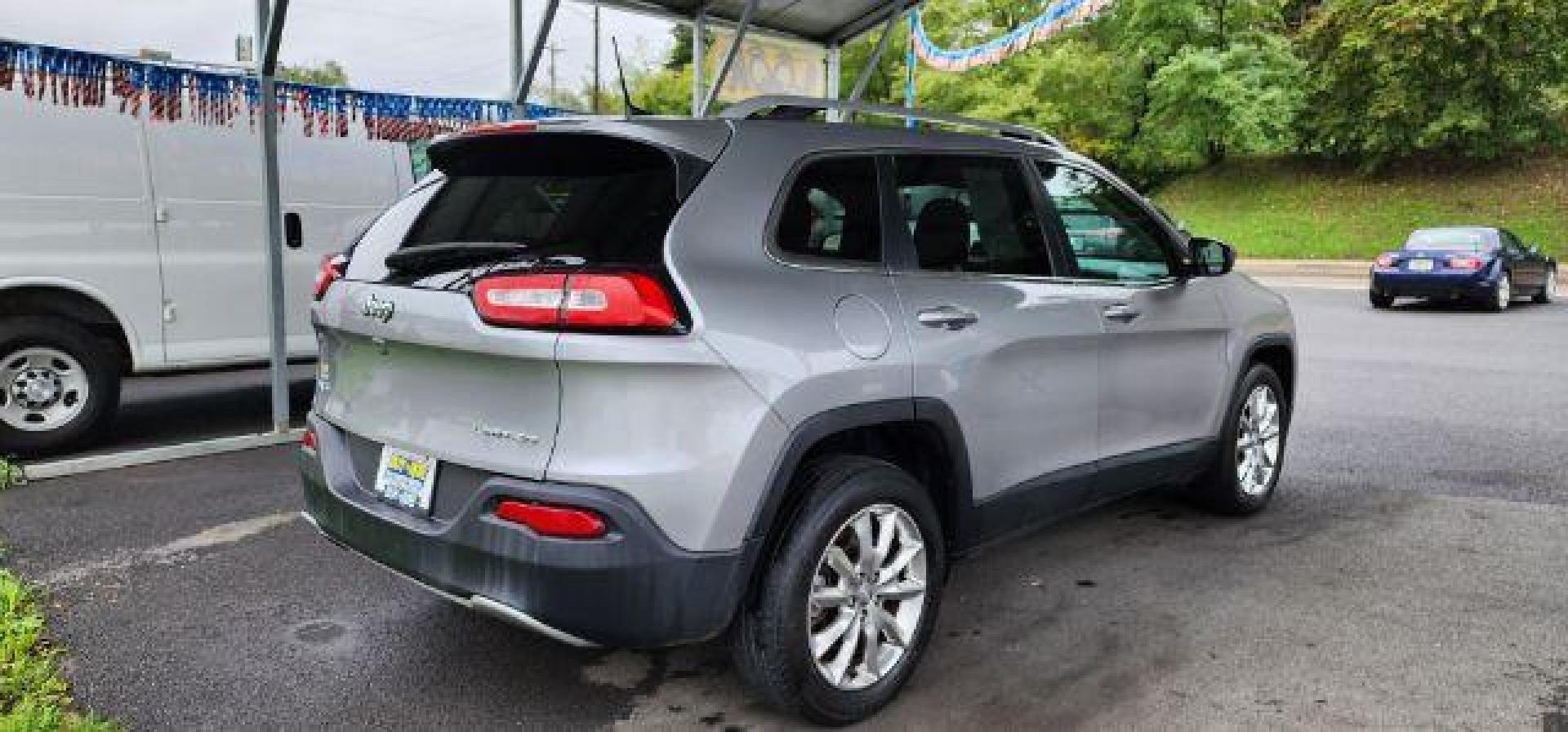 2017 Silver /Black, leather Jeep Cherokee Limited 4WD (1C4PJMDB7HW) with an 2.4l L4 engine, AT transmission, located at 353 S. Mineral St., Keyser, WV, 26726, (304) 788-7887, 39.436451, -78.981674 - Photo#13