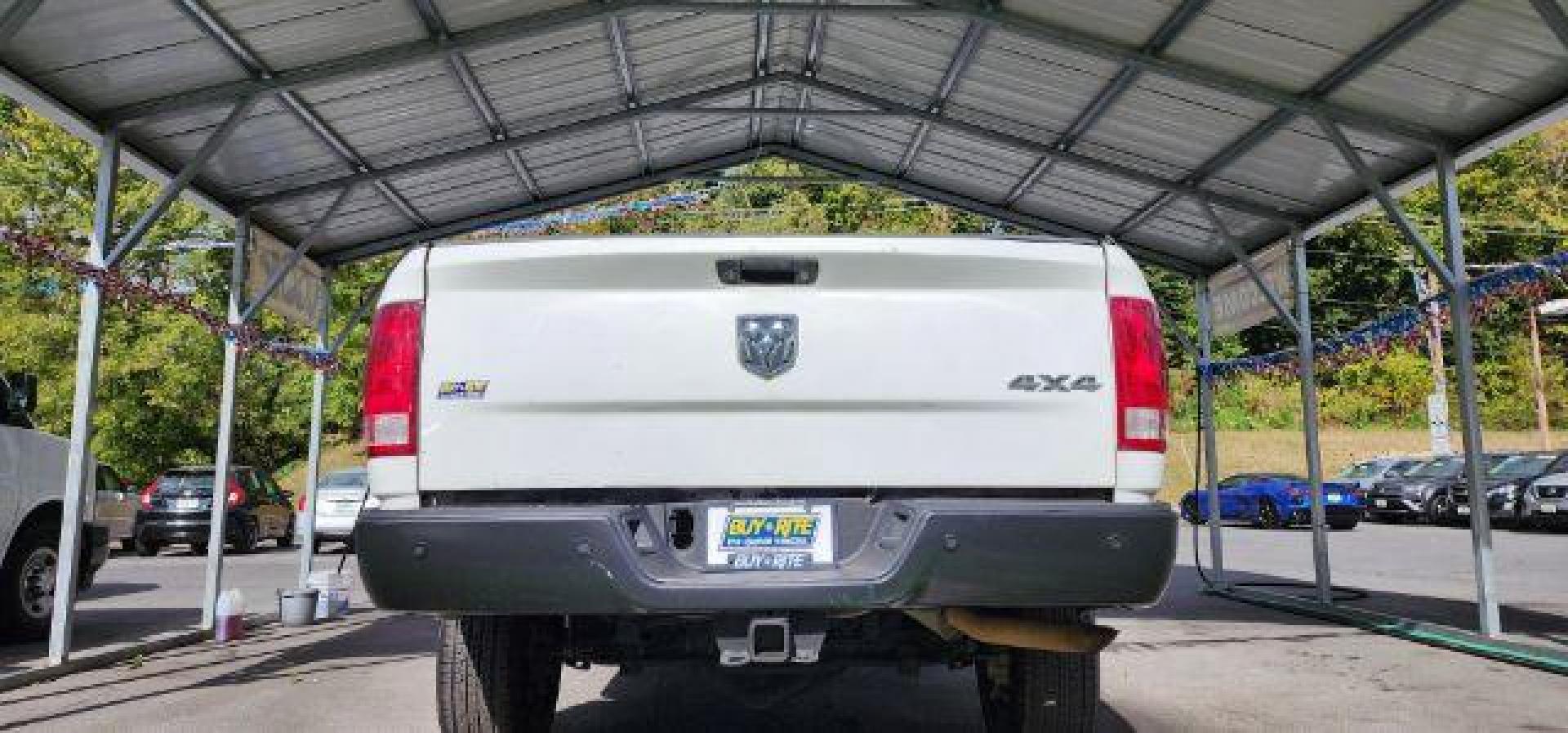 2018 WHITE /Black/Diesel Gray, vinyl RAM 2500 Tradesman Crew Cab LWB 4WD (3C6TR5HT0JG) with an 5.7 V8 engine, AT transmission, located at 353 S. Mineral St., Keyser, WV, 26726, (304) 788-7887, 39.436451, -78.981674 - FOR A BETTER PRICE CALL PAUL AT 301-268-8150 - Photo#9