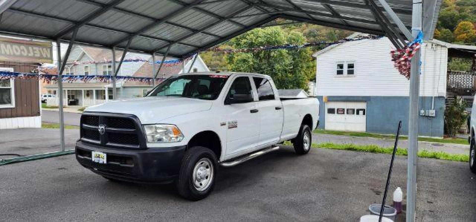 2018 WHITE /Black/Diesel Gray, vinyl RAM 2500 Tradesman Crew Cab LWB 4WD (3C6TR5HT0JG) with an 5.7 V8 engine, AT transmission, located at 353 S. Mineral St., Keyser, WV, 26726, (304) 788-7887, 39.436451, -78.981674 - FOR A BETTER PRICE CALL PAUL AT 301-268-8150 - Photo#1