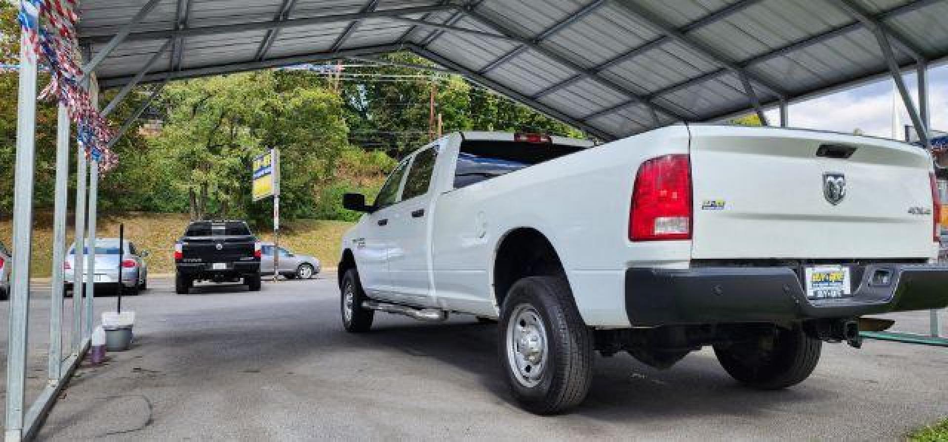 2018 WHITE /Black/Diesel Gray, vinyl RAM 2500 Tradesman Crew Cab LWB 4WD (3C6TR5HT0JG) with an 5.7 V8 engine, AT transmission, located at 353 S. Mineral St., Keyser, WV, 26726, (304) 788-7887, 39.436451, -78.981674 - FOR A BETTER PRICE CALL PAUL AT 301-268-8150 - Photo#8