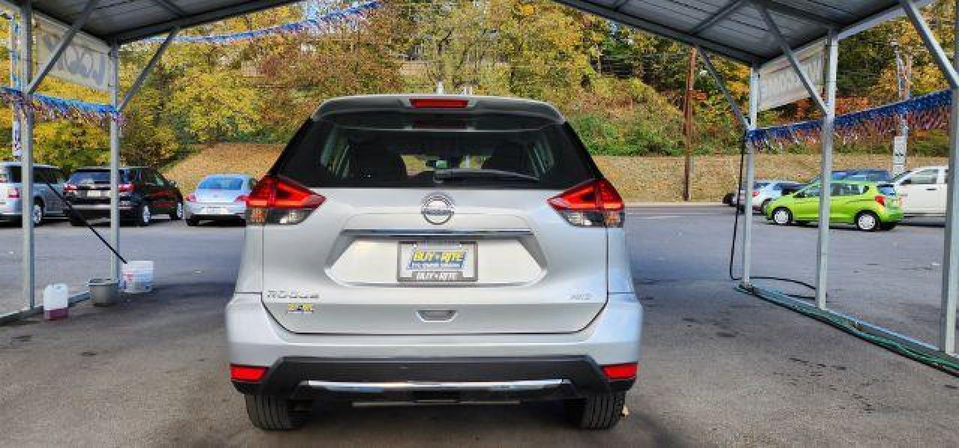 2020 GRAY /Charcoal, cloth Nissan Rogue S AWD (5N1AT2MV9LC) with an 2.5 L4 engine, CVT transmission, located at 353 S. Mineral St., Keyser, WV, 26726, (304) 788-7887, 39.436451, -78.981674 - Photo#9