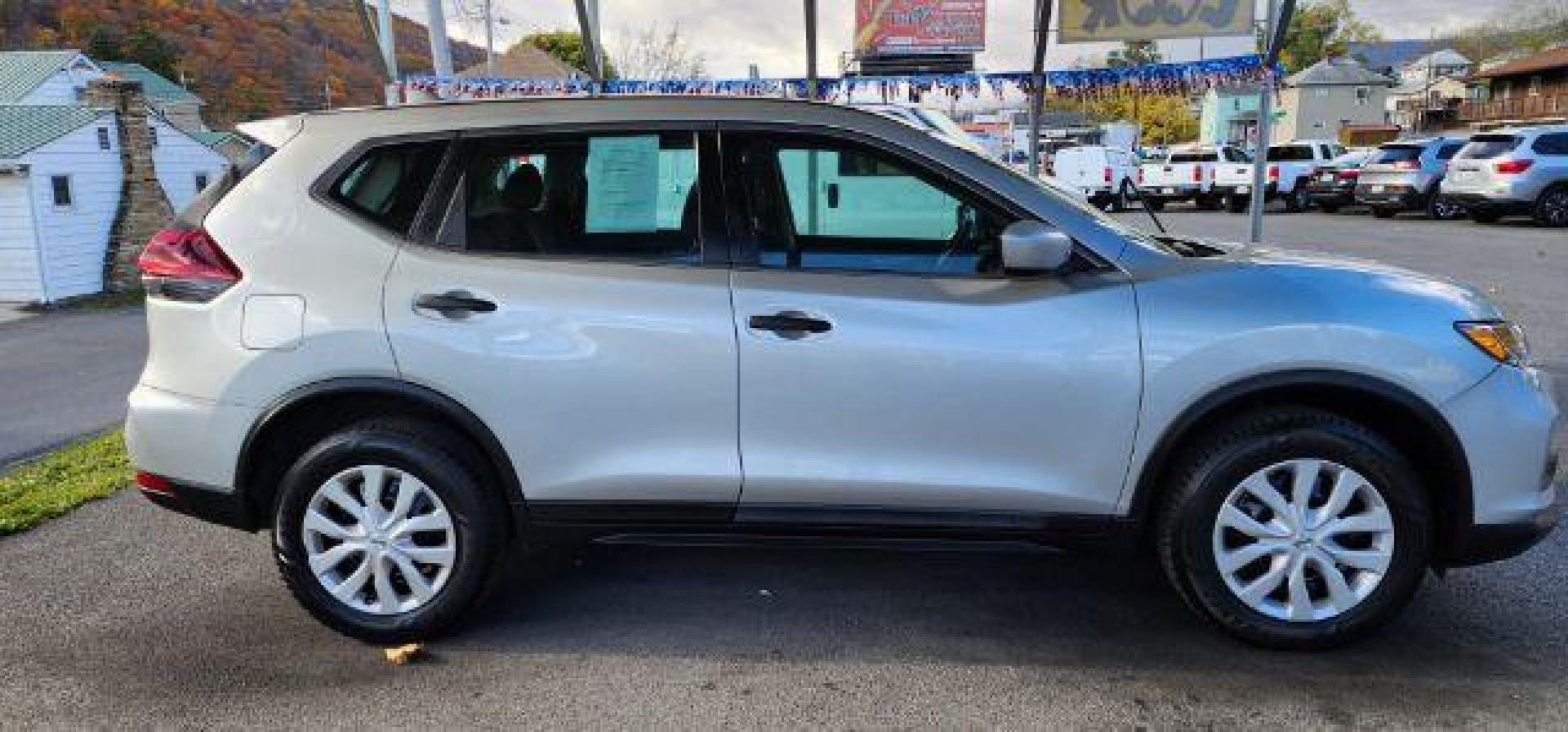 2020 GRAY /Charcoal, cloth Nissan Rogue S AWD (5N1AT2MV9LC) with an 2.5 L4 engine, CVT transmission, located at 353 S. Mineral St., Keyser, WV, 26726, (304) 788-7887, 39.436451, -78.981674 - Photo#12