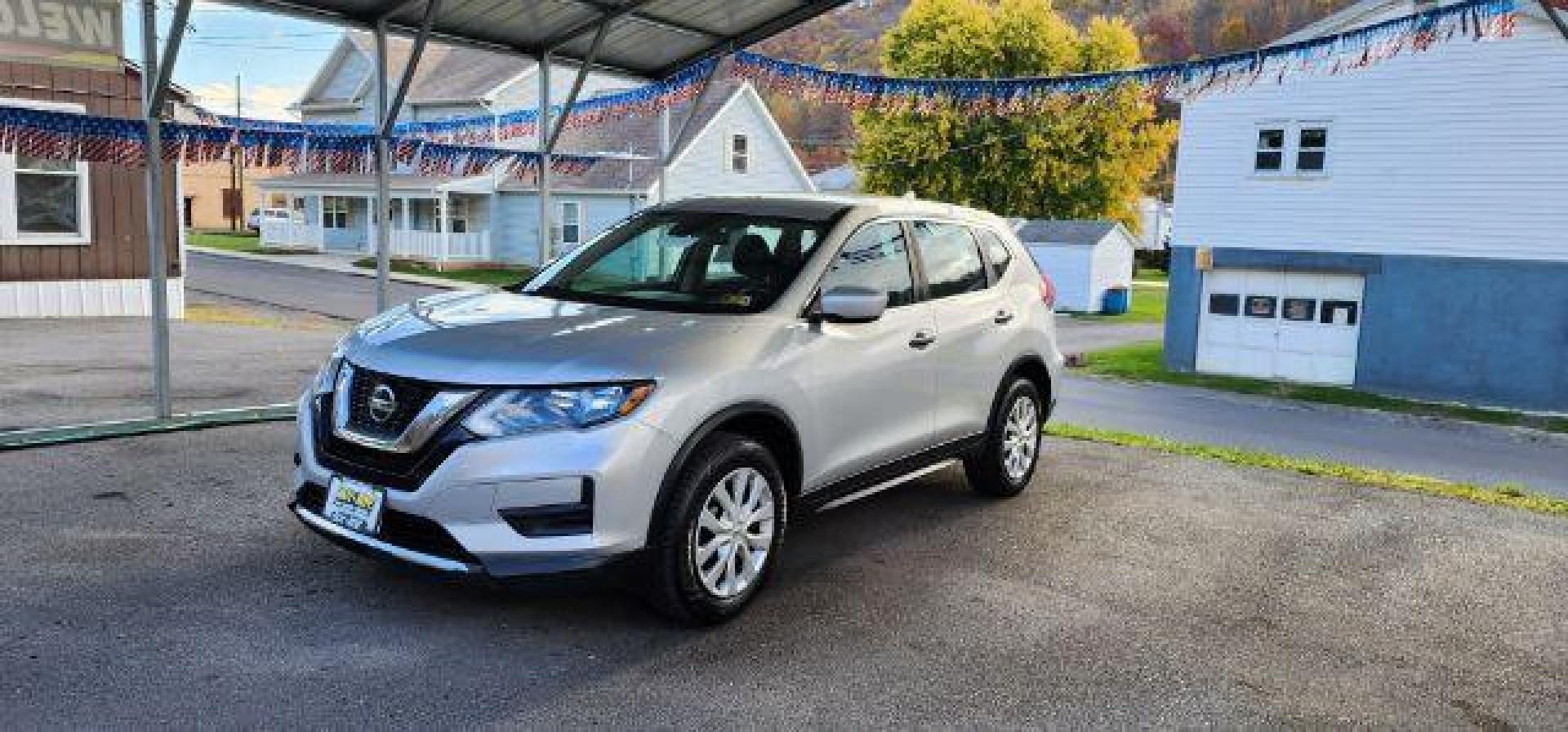 2020 GRAY /Charcoal, cloth Nissan Rogue S AWD (5N1AT2MV9LC) with an 2.5 L4 engine, CVT transmission, located at 353 S. Mineral St., Keyser, WV, 26726, (304) 788-7887, 39.436451, -78.981674 - Photo#2