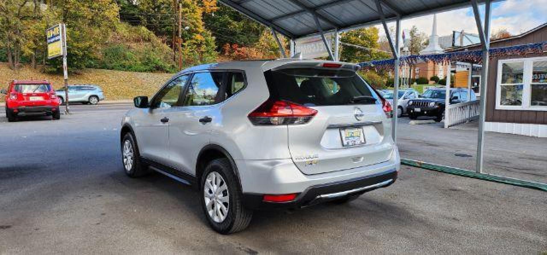 2020 GRAY /Charcoal, cloth Nissan Rogue S AWD (5N1AT2MV9LC) with an 2.5 L4 engine, CVT transmission, located at 353 S. Mineral St., Keyser, WV, 26726, (304) 788-7887, 39.436451, -78.981674 - Photo#8