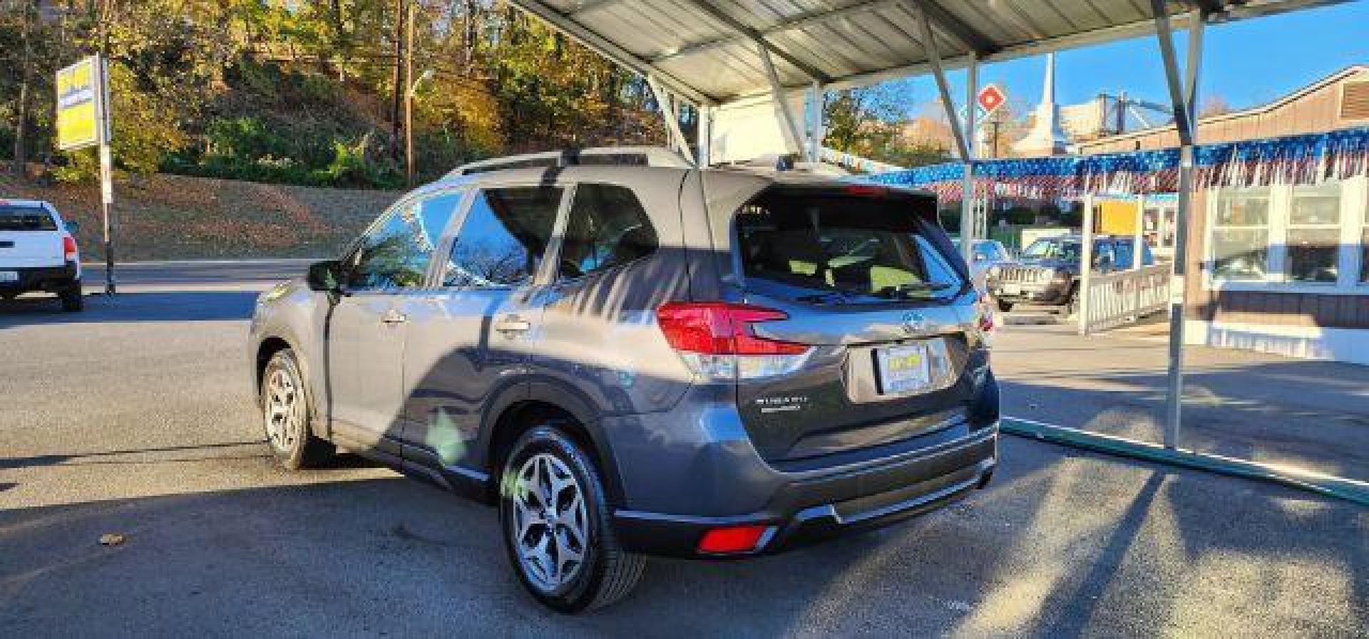 2020 GRAY /Black, cloth Subaru Forester Premium (JF2SKAGC5LH) with an 2.5 L4 engine, CVT transmission, located at 353 S. Mineral St., Keyser, WV, 26726, (304) 788-7887, 39.436451, -78.981674 - FOR A BETTER PRICE CALL PAUL AT 301-268-8150 - Photo#10