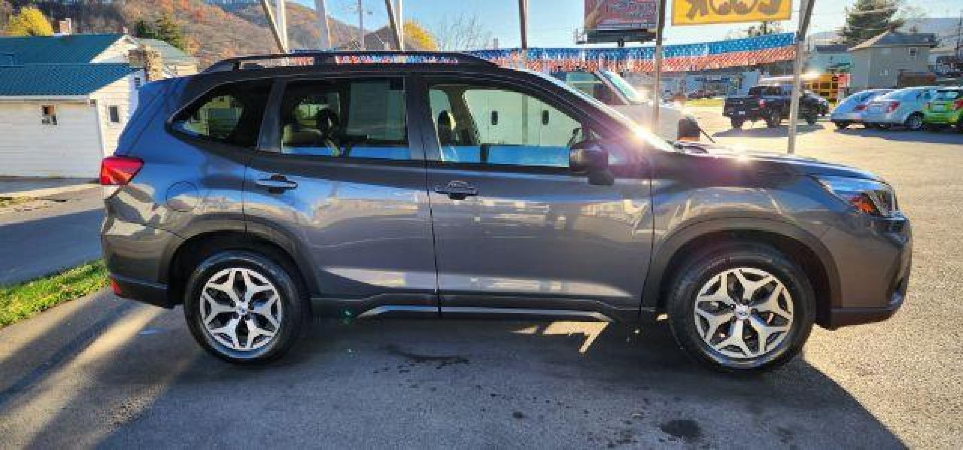 2020 GRAY /Black, cloth Subaru Forester Premium (JF2SKAGC5LH) with an 2.5 L4 engine, CVT transmission, located at 353 S. Mineral St., Keyser, WV, 26726, (304) 788-7887, 39.436451, -78.981674 - FOR A BETTER PRICE CALL PAUL AT 301-268-8150 - Photo#14