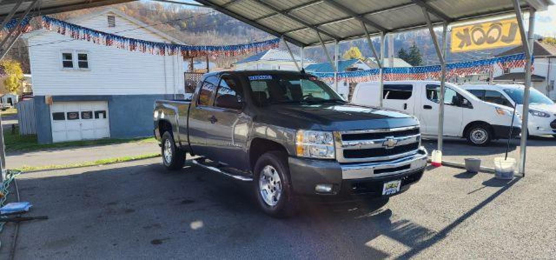 2011 GRAY /Ebony Cloth Interior Chevrolet Silverado 1500 LT Ext. Cab 4WD (1GCRKSE39BZ) with an 5.3L V8 engine, AT transmission, located at 353 S. Mineral St., Keyser, WV, 26726, (304) 788-7887, 39.436451, -78.981674 - Photo#0